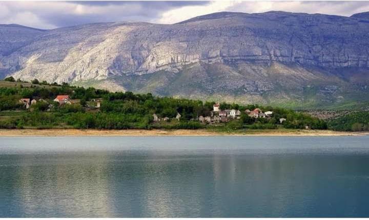 Kuca Za Odmor Varos Villa Vrlika Kültér fotó