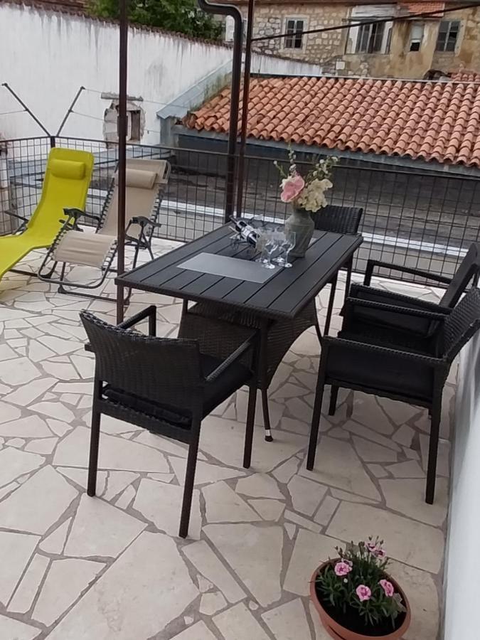 Kuca Za Odmor Varos Villa Vrlika Kültér fotó