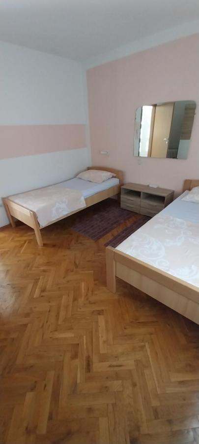 Kuca Za Odmor Varos Villa Vrlika Kültér fotó